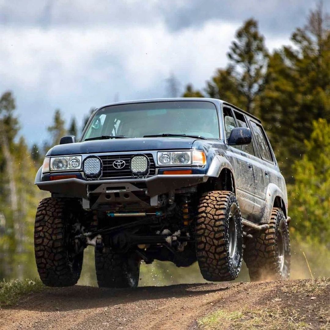 Toyota Land Cruiser FJ80 06